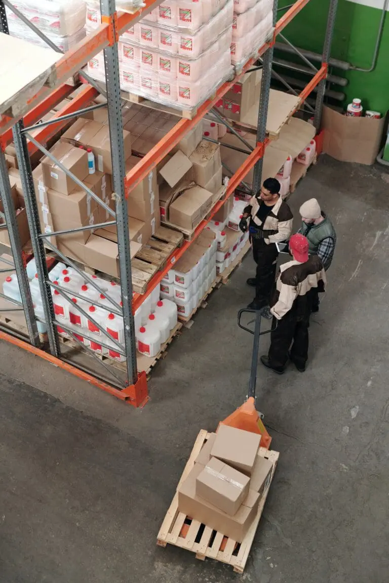 Kody kreskowe vs. RFID: Porównanie technologii śledzenia towarów