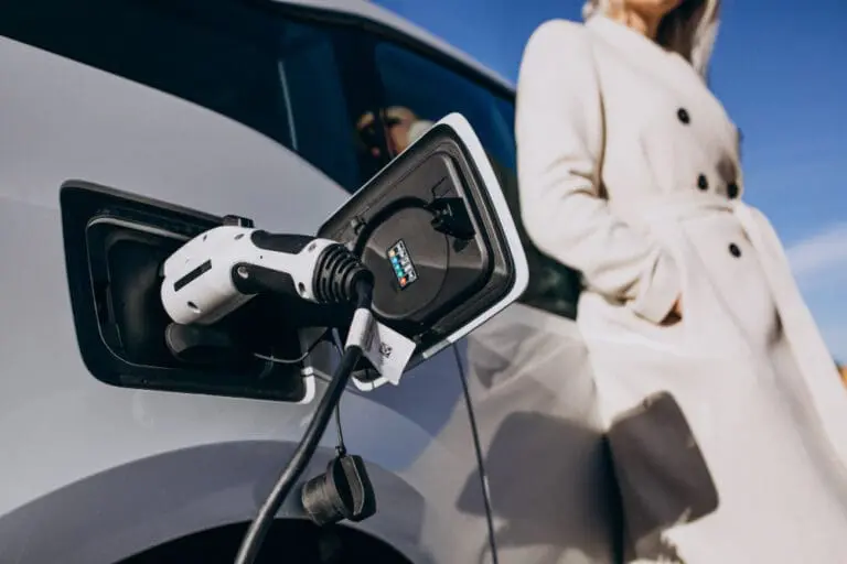 Ładowanie Samochodów Elektrycznych: Przyszłość Transportu na Wyciągnięcie Ręki